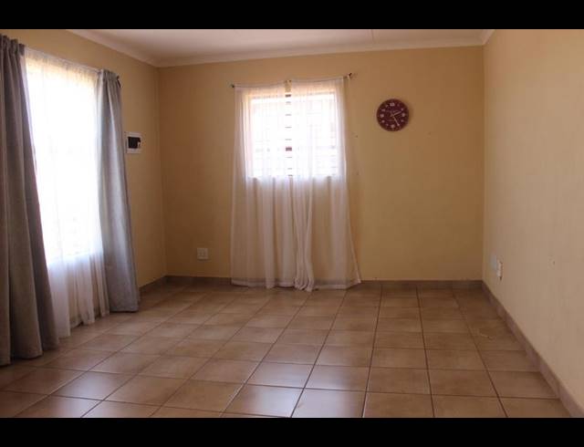 3 BEDROOM TOWNHOUSE FOR SALE IN KOSMOSDAL